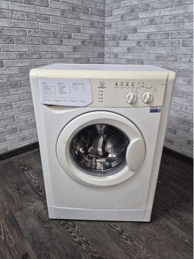 Стиральная машина Indesit WISL 82 Стиральная машина Indesit WISL 82